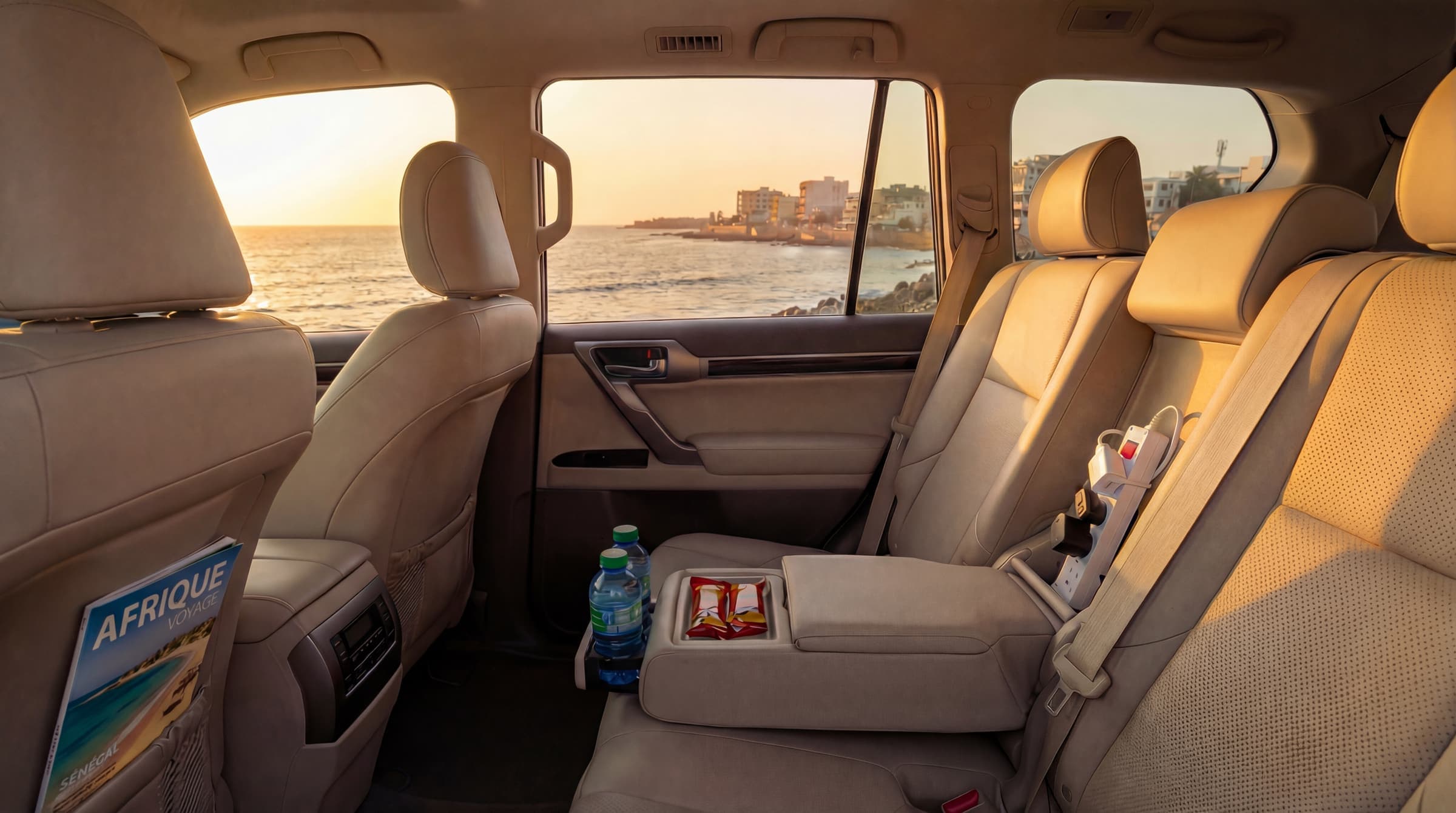 Intérieur d'un véhicule Royal Drive face à la corniche de Dakar