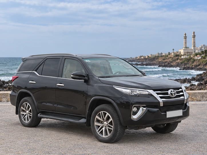 Toyota Fortuner — Noir